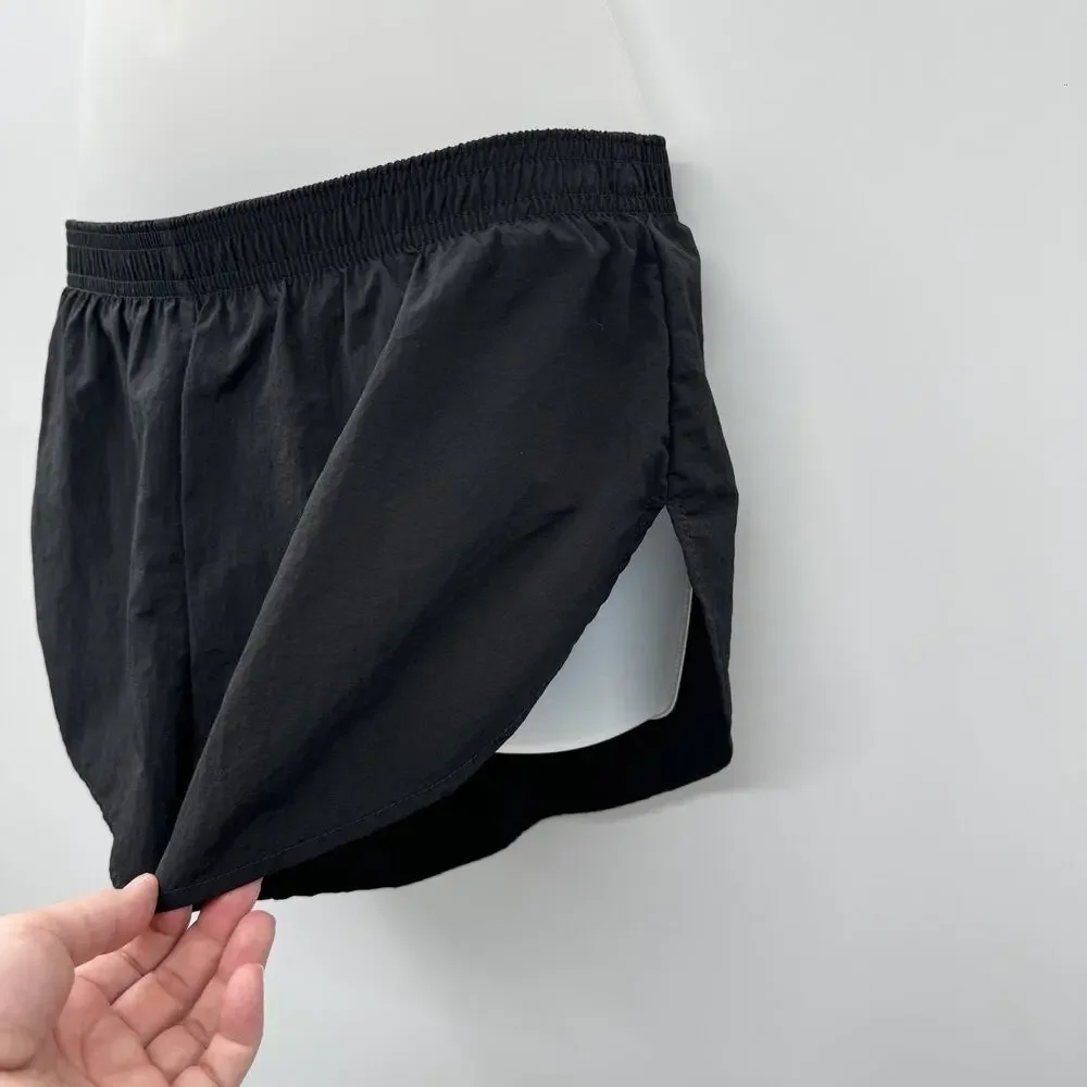 Aritzia TNA Sunny Short Sz XS Black Mid-Rise Wide-leg Dolphin Short Lined 2